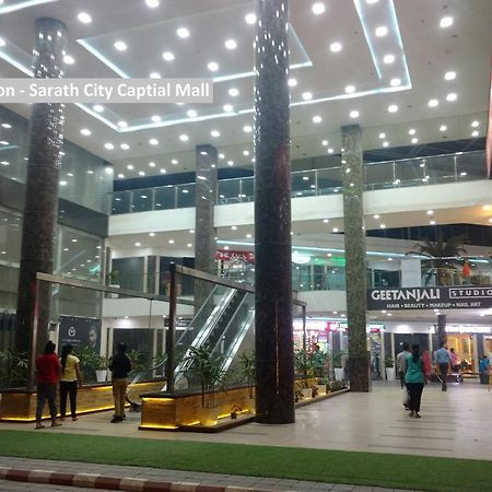 Capital O Rudra Grand Near Kondapur X Road Hotel Екстериор снимка