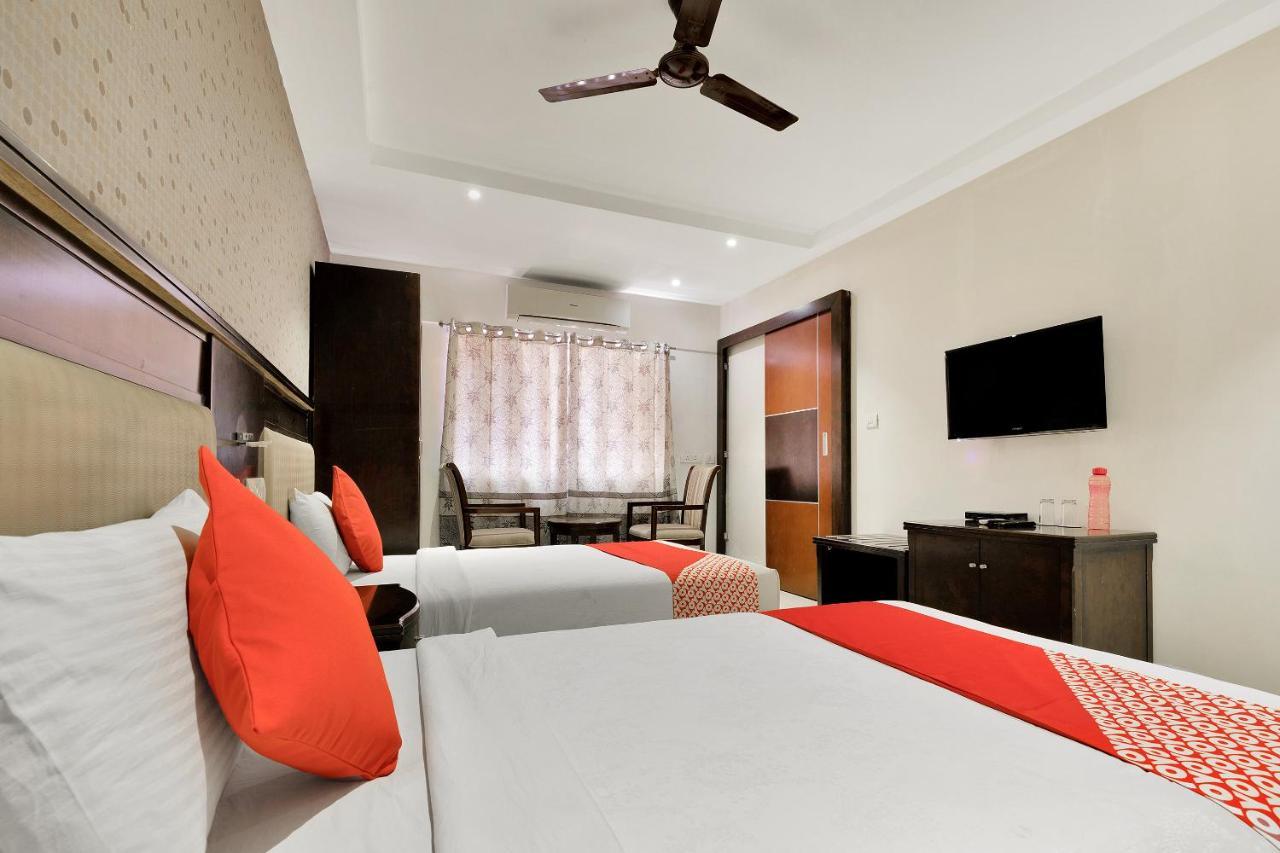 Capital O Rudra Grand Near Kondapur X Road Hotel Екстериор снимка