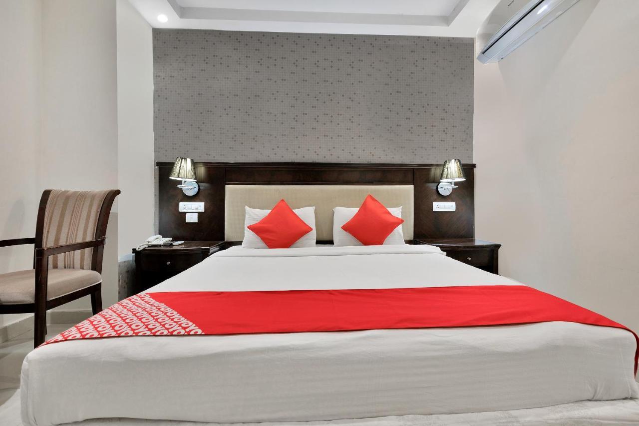 Capital O Rudra Grand Near Kondapur X Road Hotel Екстериор снимка