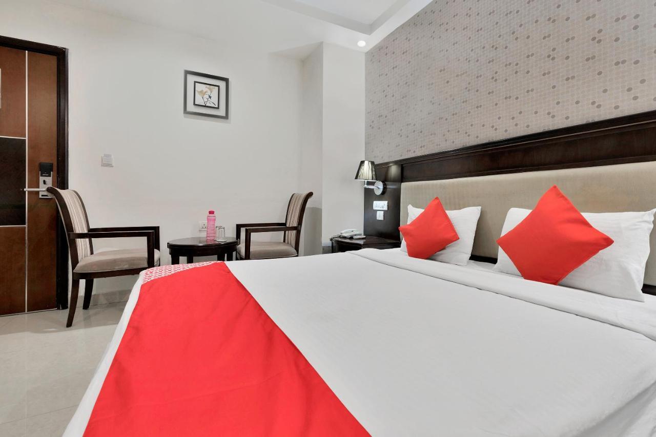 Capital O Rudra Grand Near Kondapur X Road Hotel Екстериор снимка