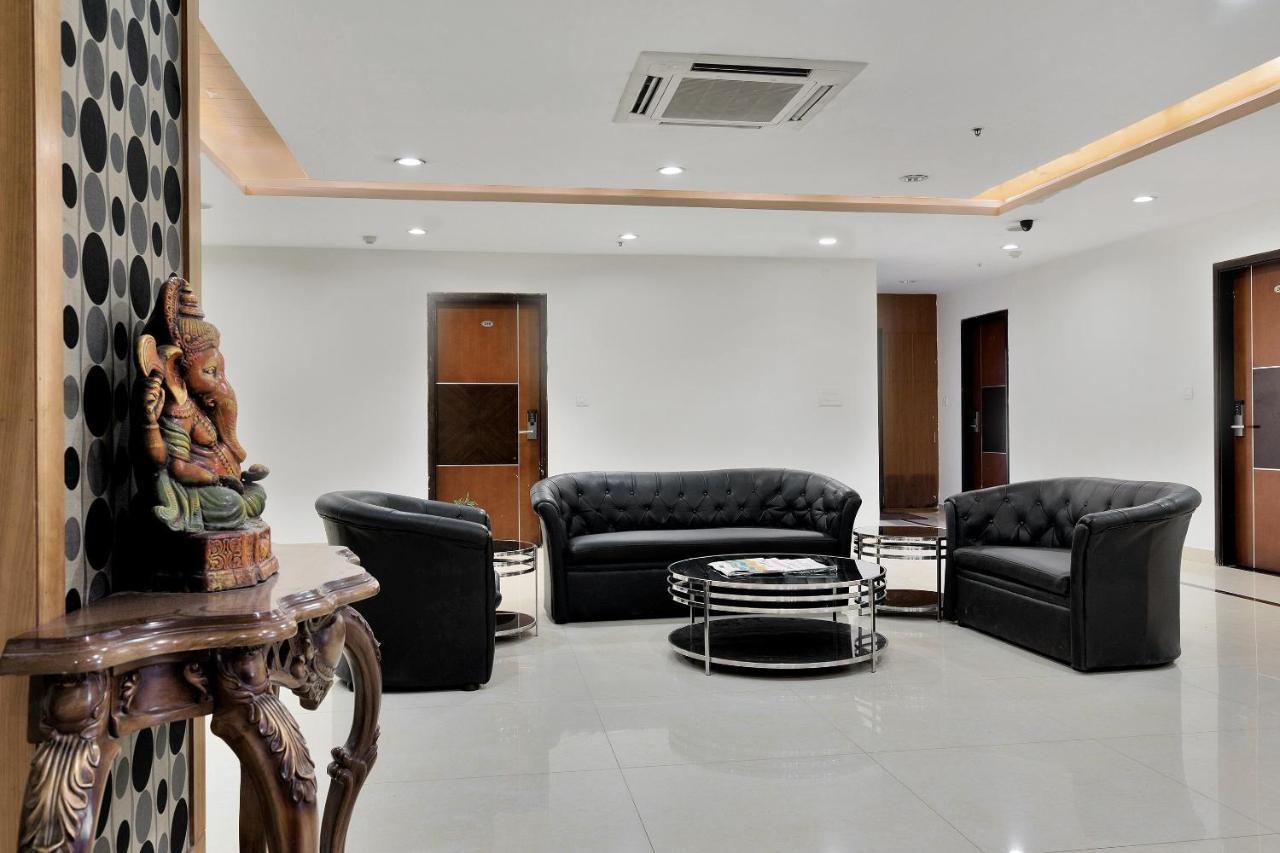 Capital O Rudra Grand Near Kondapur X Road Hotel Екстериор снимка